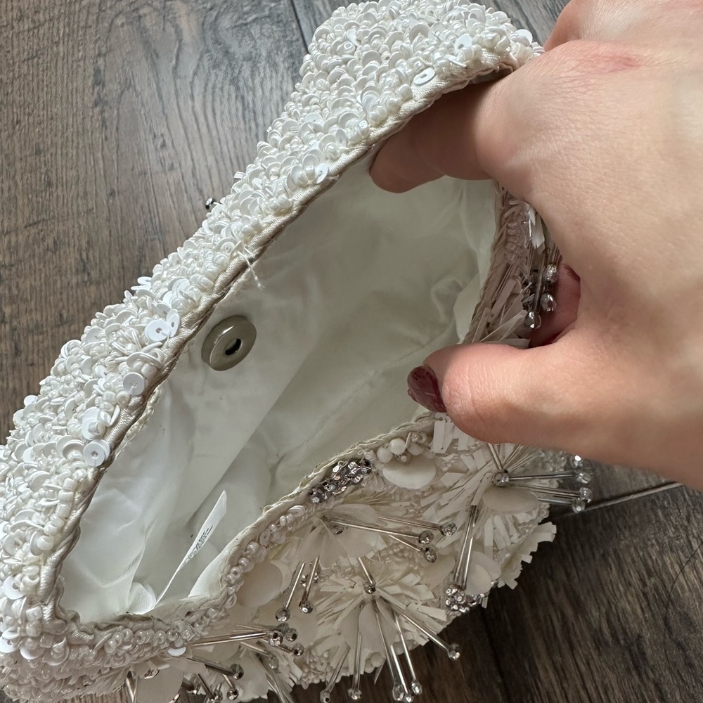 Elegant White Beaded Women's Bag - Picture 3 of 5